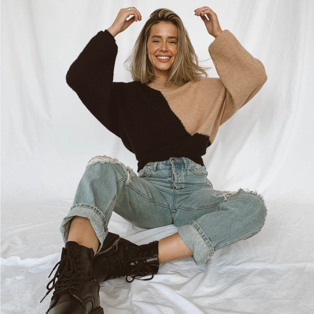 Vestique Dichotomy Sweater